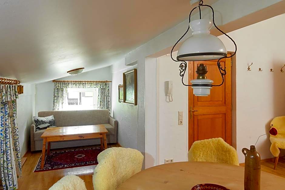 Alt Montafon Hotel Appartements by Pferd auf Wolke