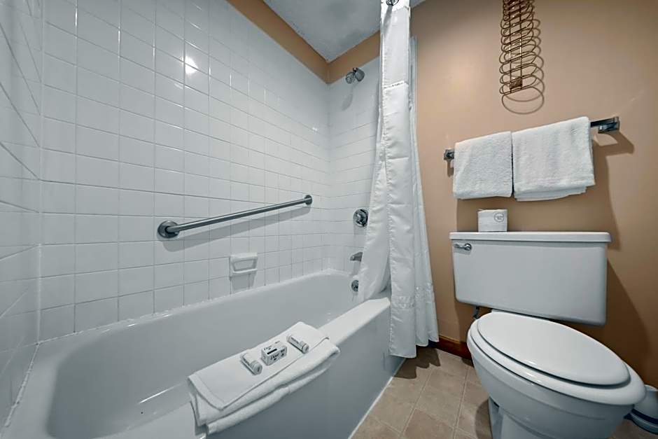 Evergreen Valley Inn