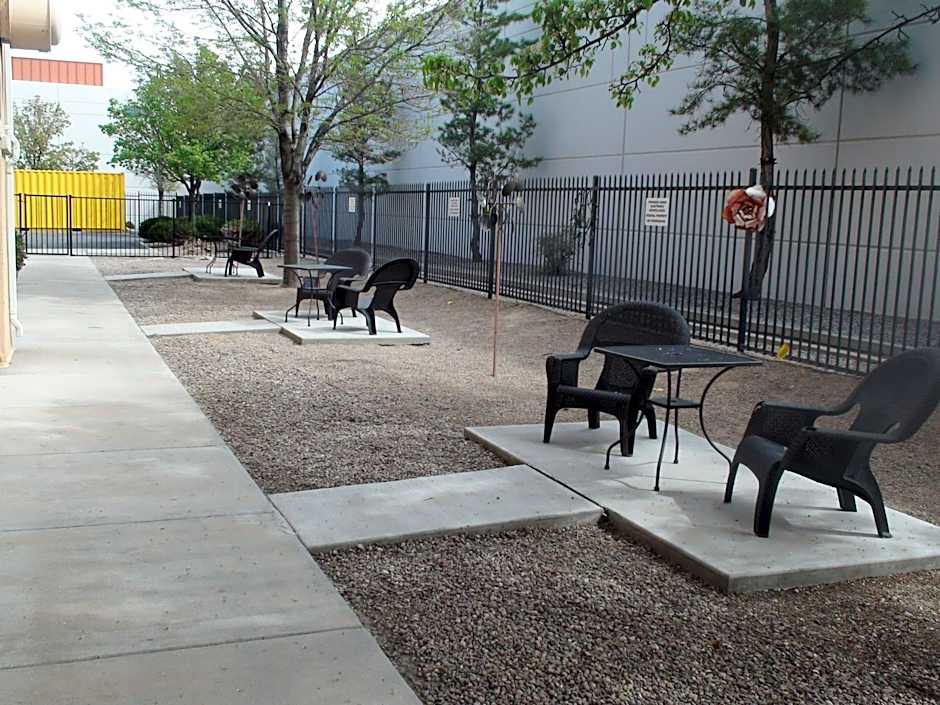 Days Inn & Suites by Wyndham Airport Albuquerque