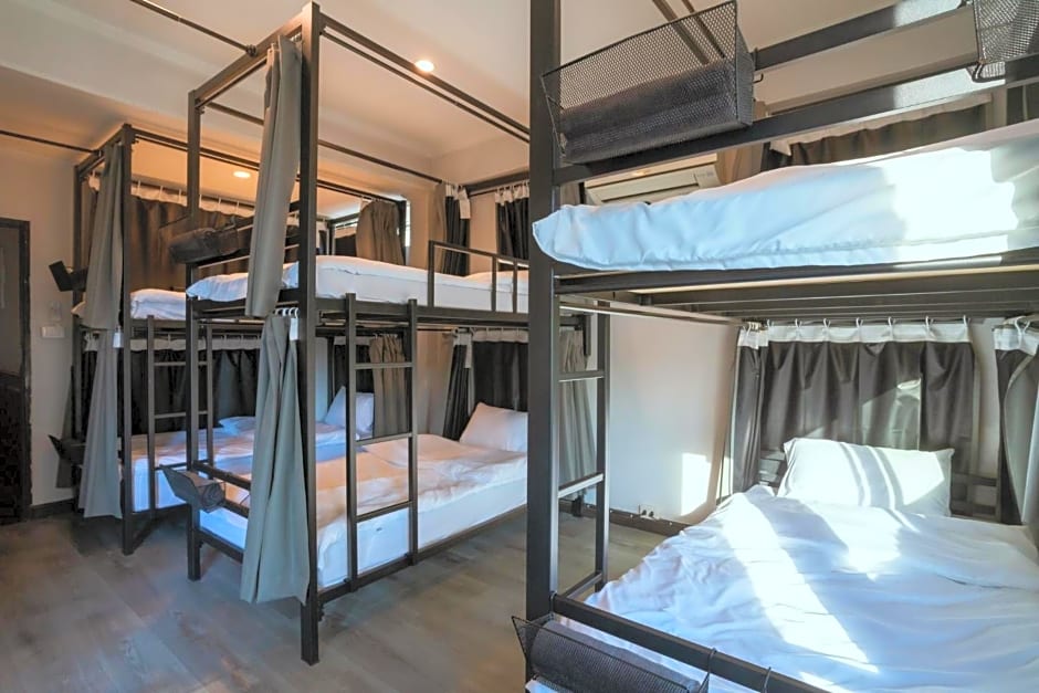 420 Hostel - Ekkamai Buds & Beds