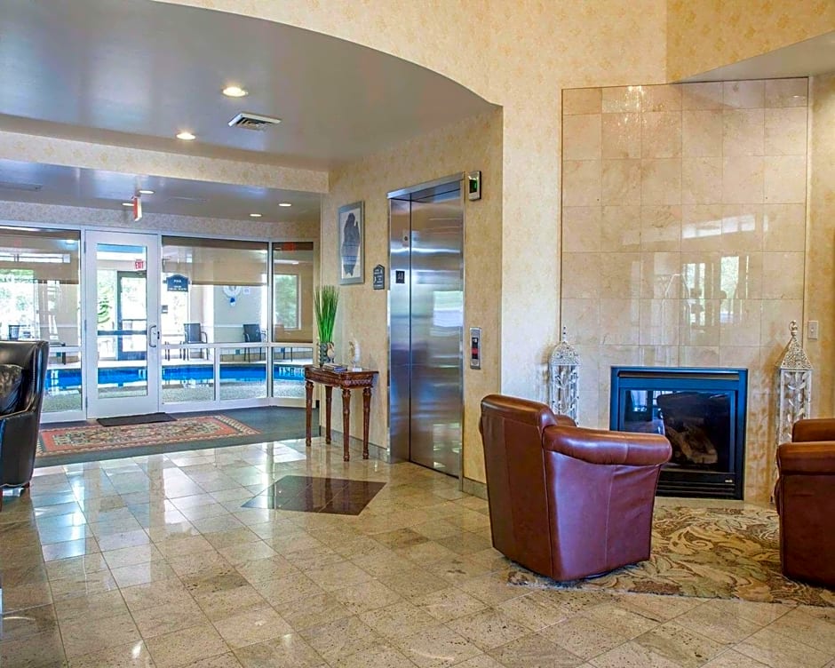 Comfort Suites West Warwick - Providence