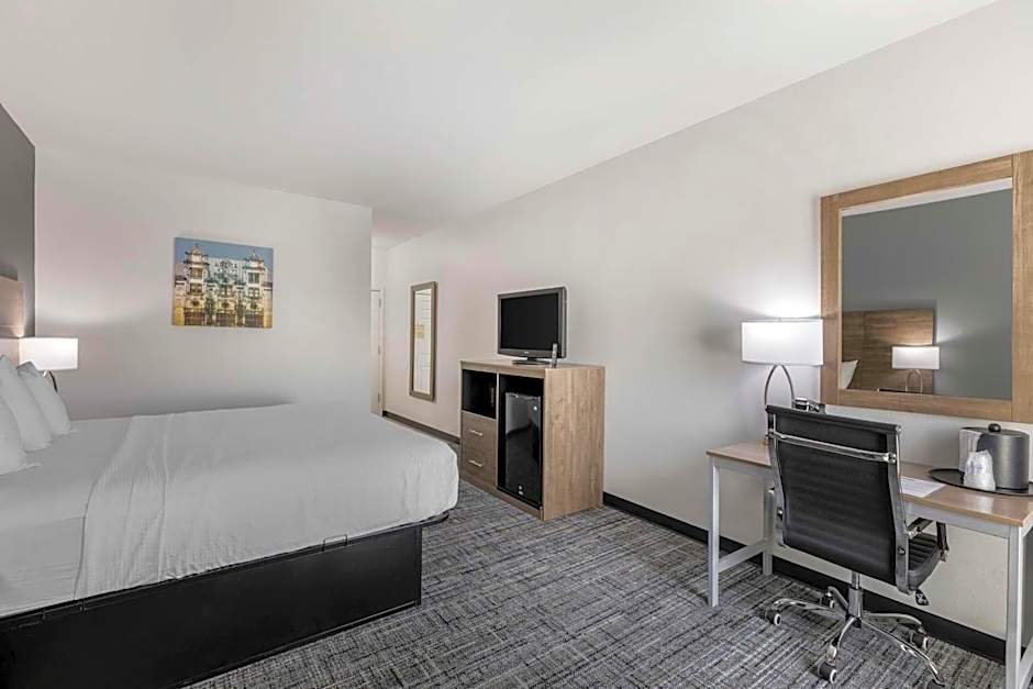 Best Western Plus MidAmerica Hotel