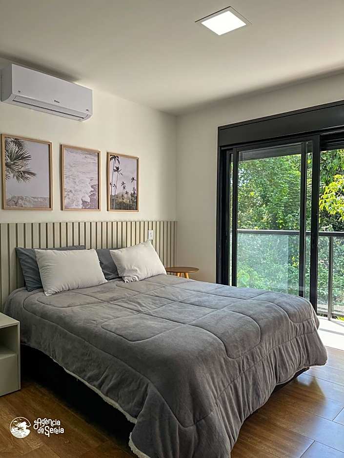 Casa em condomínio perto da Praia da Feiticeira