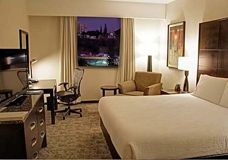 Suite King Size Bed