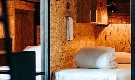 U.I.J 1 Person in Dormitory - Mixed, Above 15 Years Old Only