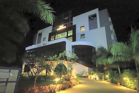 Grand Sarovar Portico