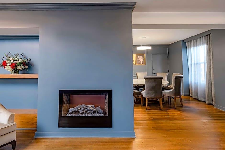 Hotel Fort Des Moines, Curio Collection by Hilton