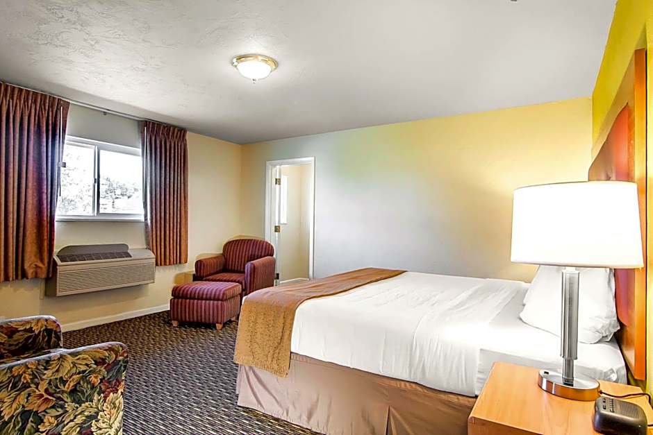 Quality Inn & Suites At Coos Bay
