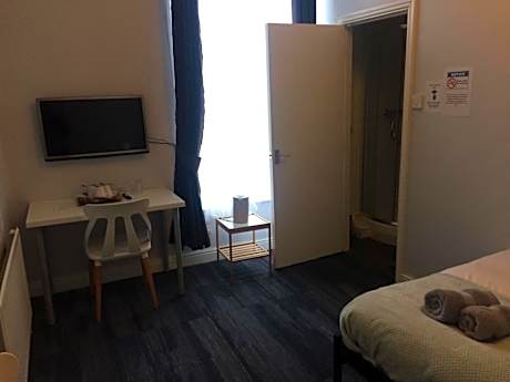 Twin Room with Private Bathroom