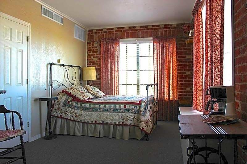 Spur Hotel