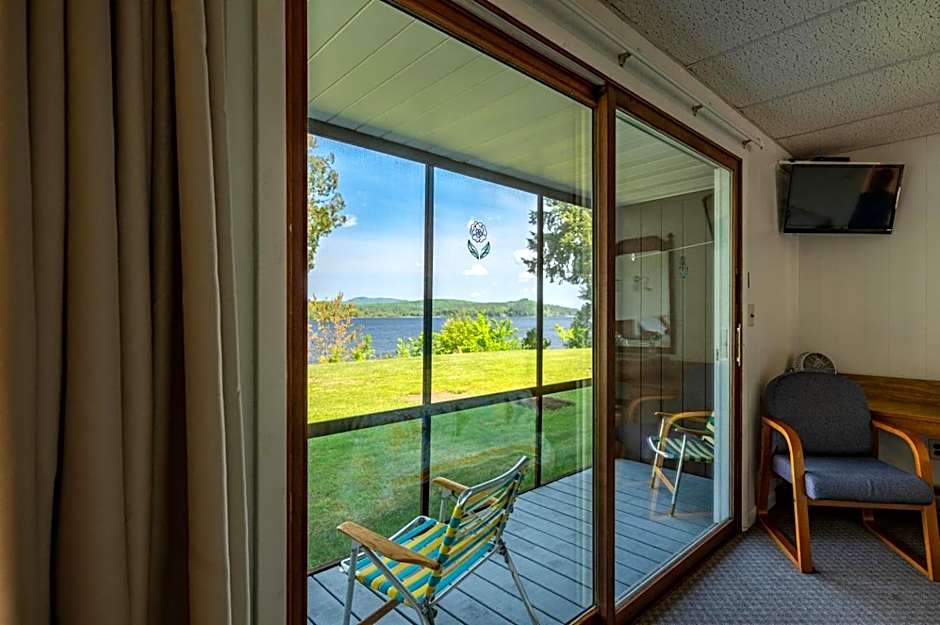 Sandy Point Motel