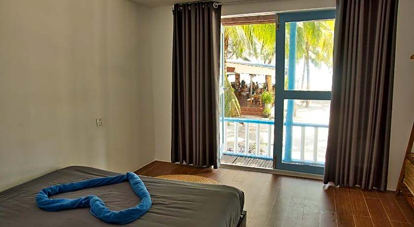 Mad Monkey  Koh Rong 