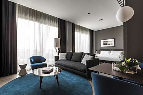 One-Bedroom King Suite