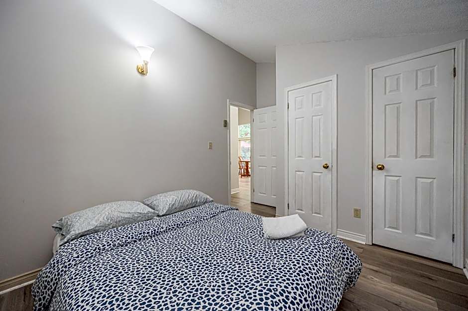 Evergreen Escape - Tobermory Chalet & Sauna