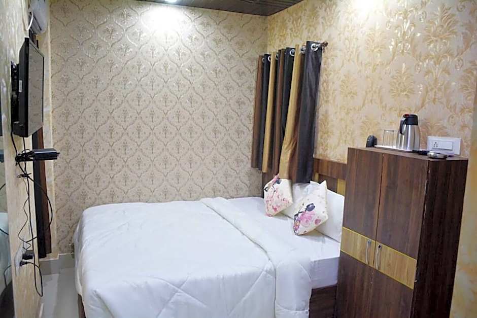 Hotel Chandra Inn by OYO Rooms – Varanasi, VA