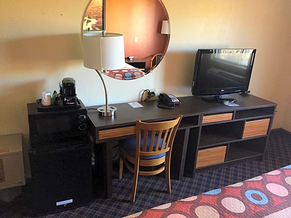 Super 8 by Wyndham College Station