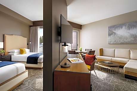 Queen Suite with Balcony and Mountain View