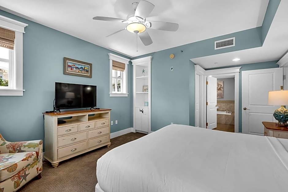 Cozy Bayside Retreat at Lasata , Stunning Panoramic Views ,Steps away from Baytowne Wharf, 3 Bedrooms 3 full baths !!