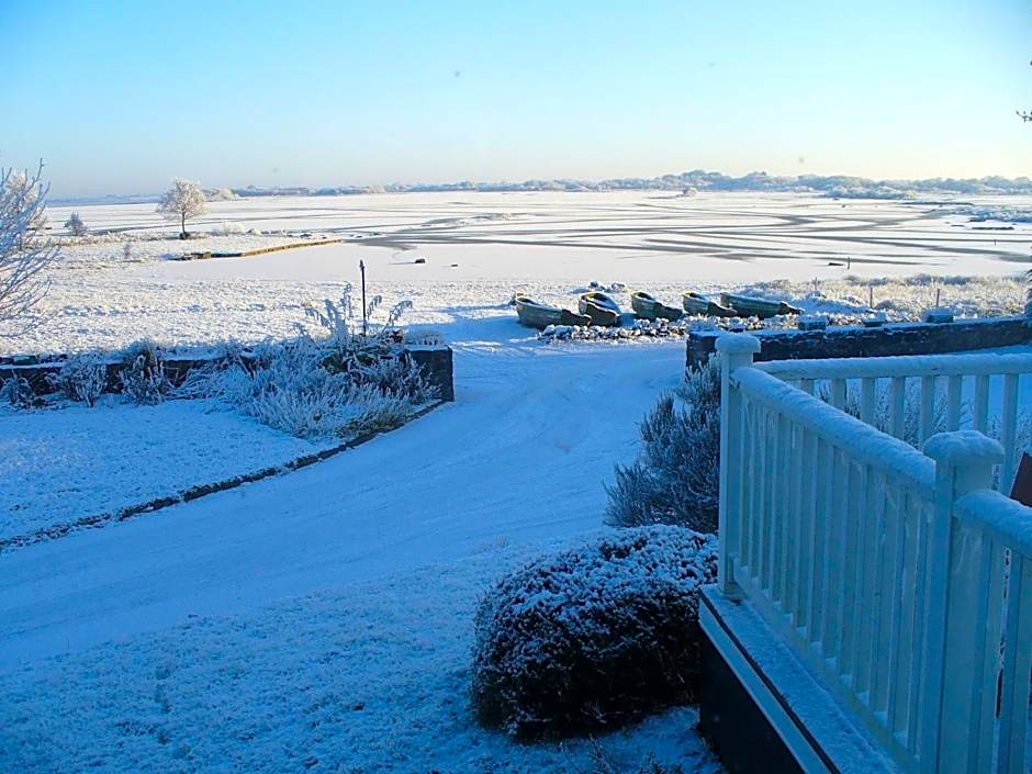 The Waterfront House Country Home