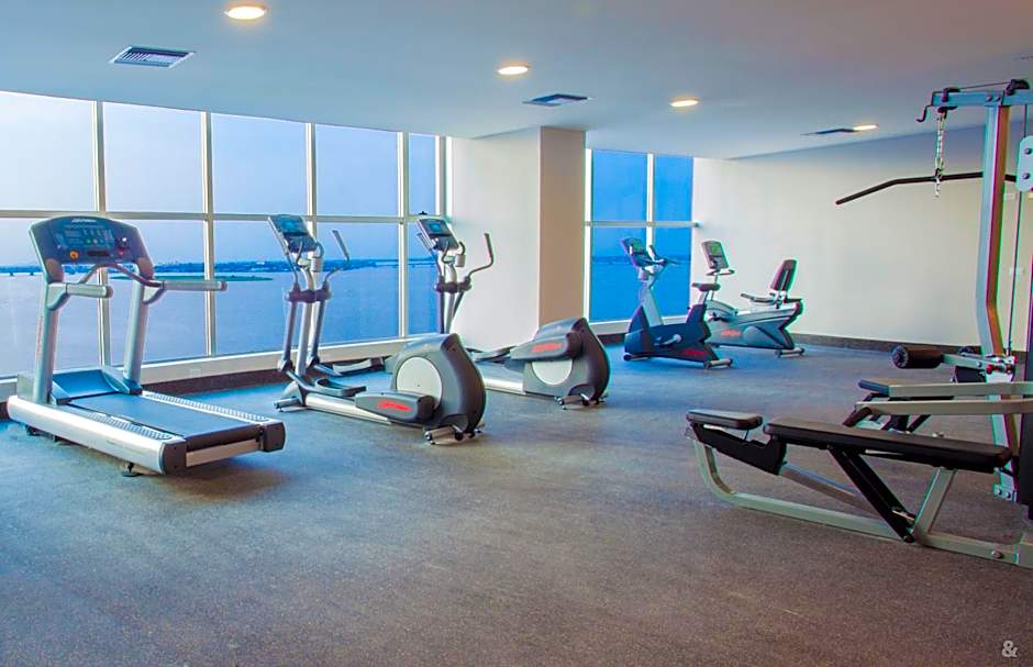 Wyndham Guayaquil, Puerto Santa Ana