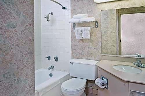 Travelodge by Wyndham Lincoln Airport I-80