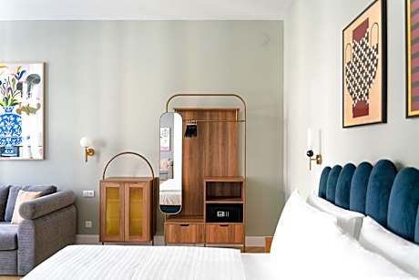 Extra Large 1 Bedroom Apartment and 2 Sofa Beds