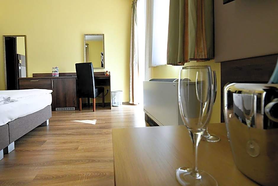 Jade Hotel-Ezüsthíd Hotel