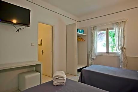 Twin Room (2 Adults + 1 Child) with Mountain View