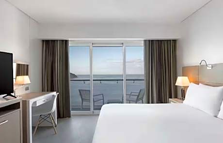 Ocean View Deluxe 1 Queen Bed Room