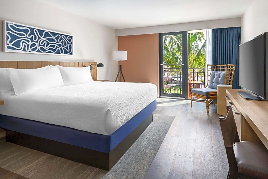 Photo 1 of 8 of 1 King Bed Suite, Corner, Partial Gulf View, Balcony