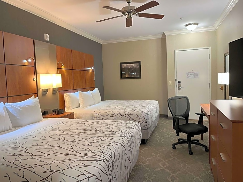 Best Western Plus Silver Saddle Inn