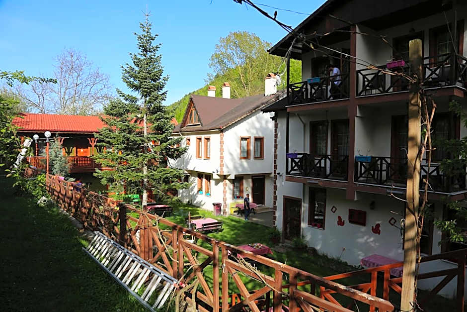 ABANT DORT MEVSİM KONAĞI HOSTEL