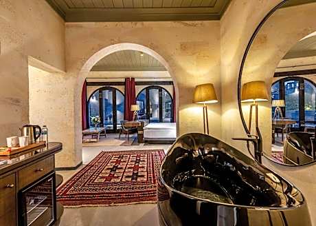 Stone Suite with Cave Bath
