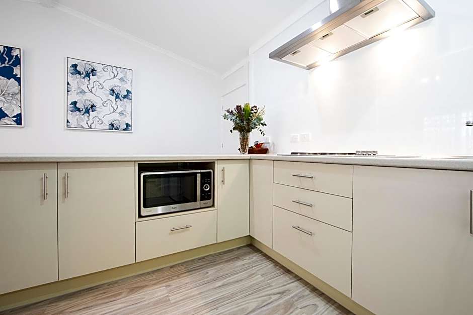 New England Motor Lodge