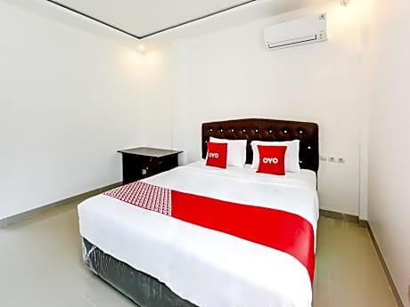 OYO 90898 Hotel Top Jaya