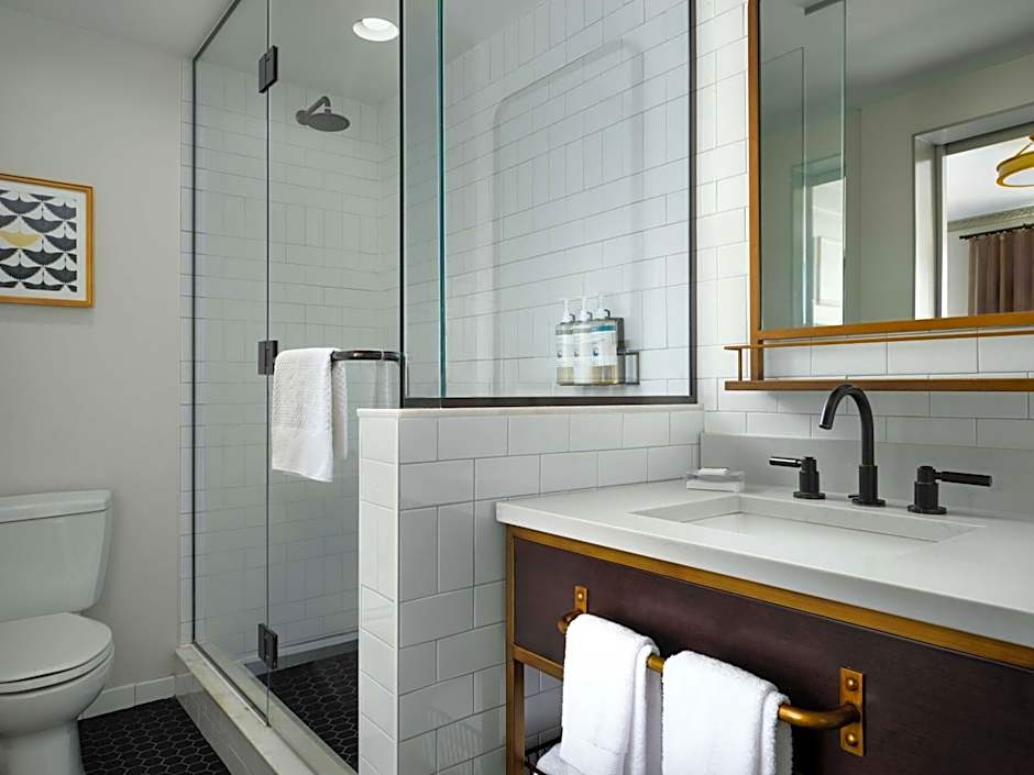 Hotel Phillips Kansas City Curio Collection by Hilton