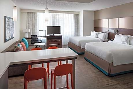 Studio with Two Queen Beds and Sofa Bed - Hearing Accessible