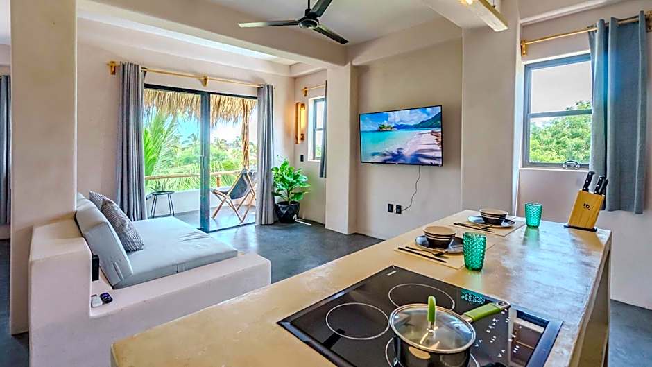 Casa Leah - Full Ocean View Apartment- Zicatela - AC in Bedroom - Steps To Beach - Steps to la Punta
