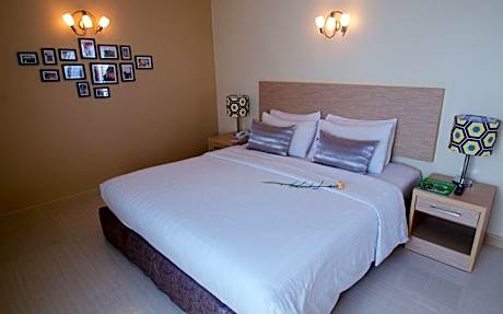 Premier City View with Bathtub