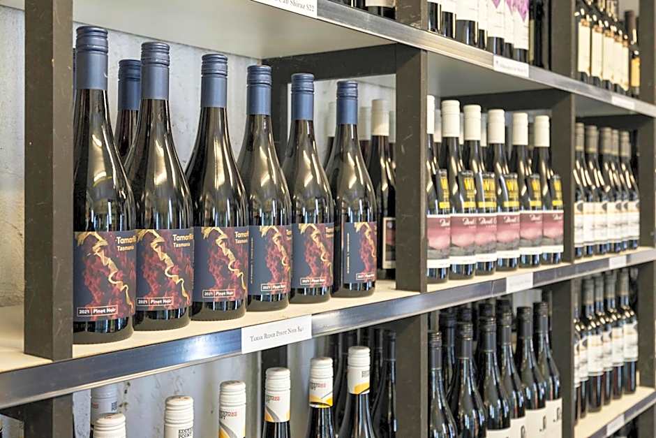 The Fox and Hounds Historic Hotel