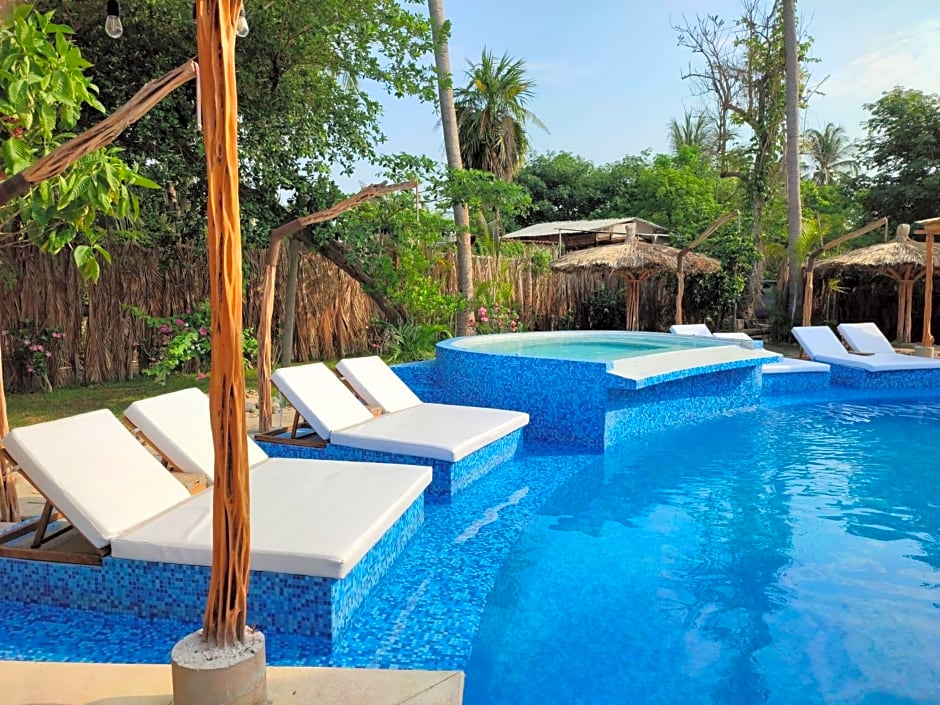 Hotel Ashly Loma Larga