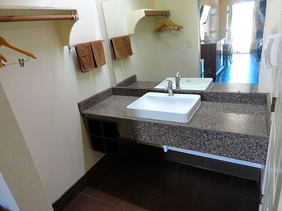 Americas Best Value Inn Brownsville