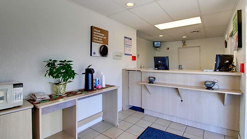 Quality Inn Shawnee North I-40