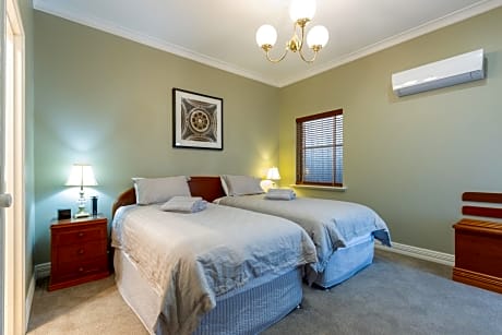 Superior King Twin Room