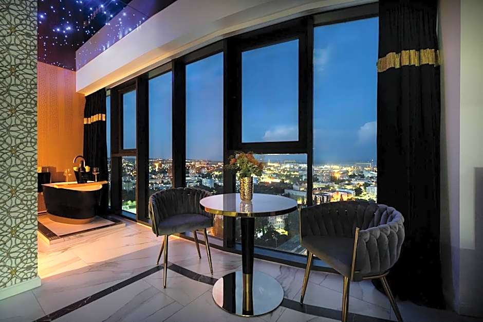 Hanza Tower Original 21st Floor- Sea and City-View