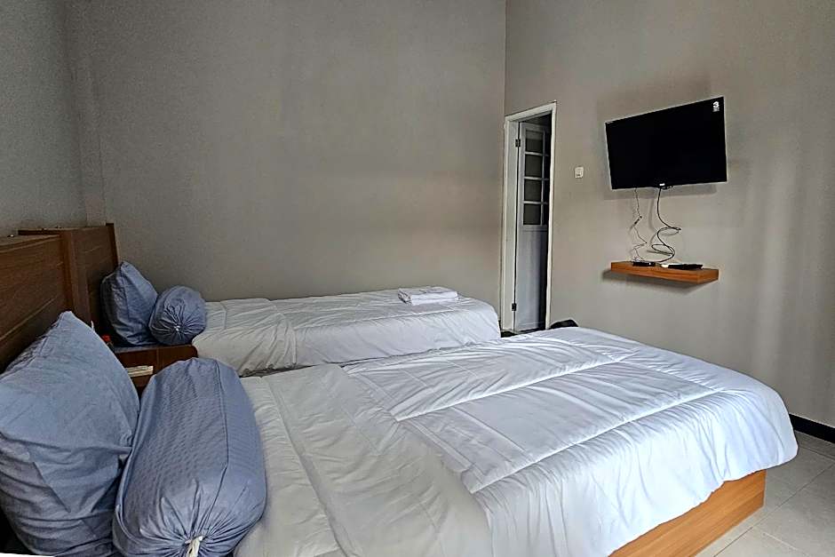 Guest House Saqeena Syariah near Blitar Park RedPartner