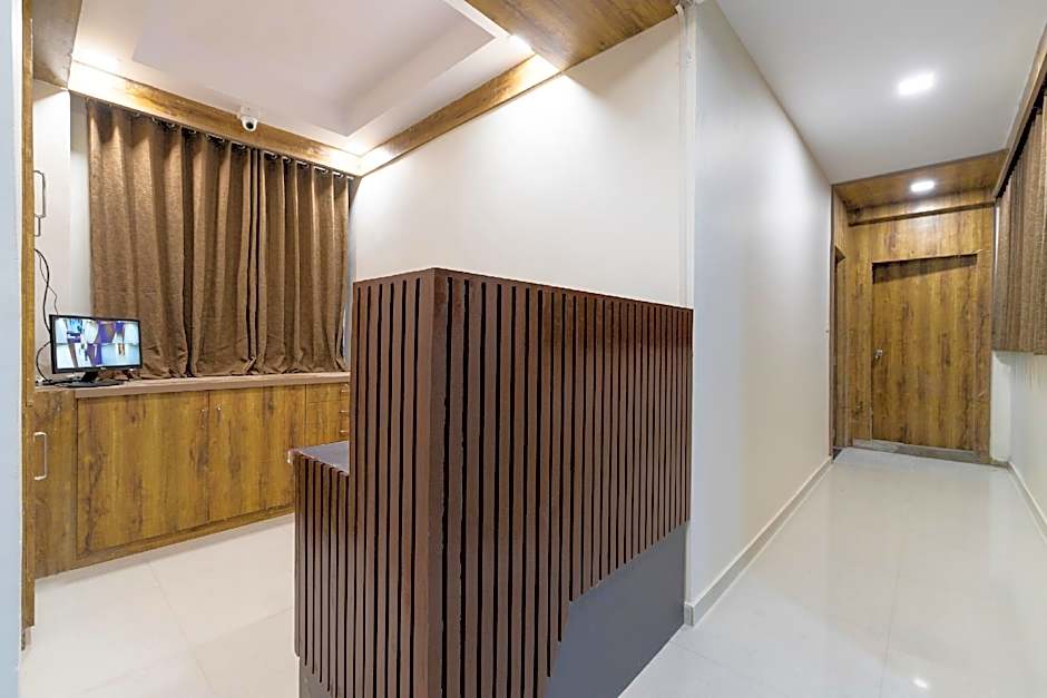 Hotel Bhavya by OYO Rooms – Ahmedabad, FL