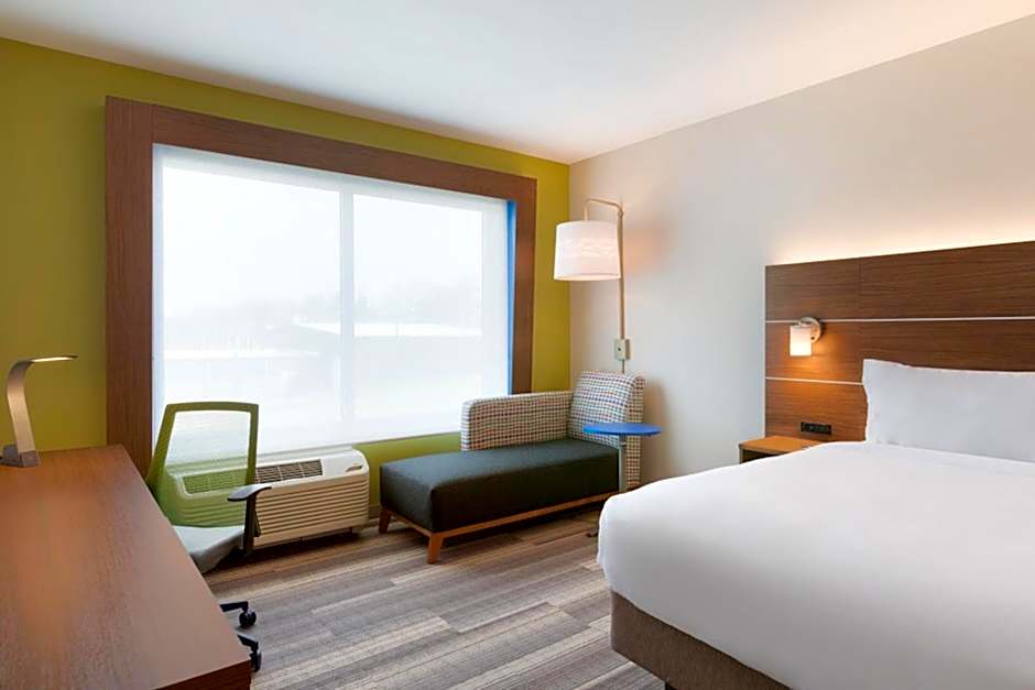 Holiday Inn Express & Suites Cincinnati NE - Red Bank Road By IHG