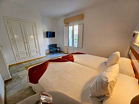 Room with Lounge and Terrace (3 Adults)