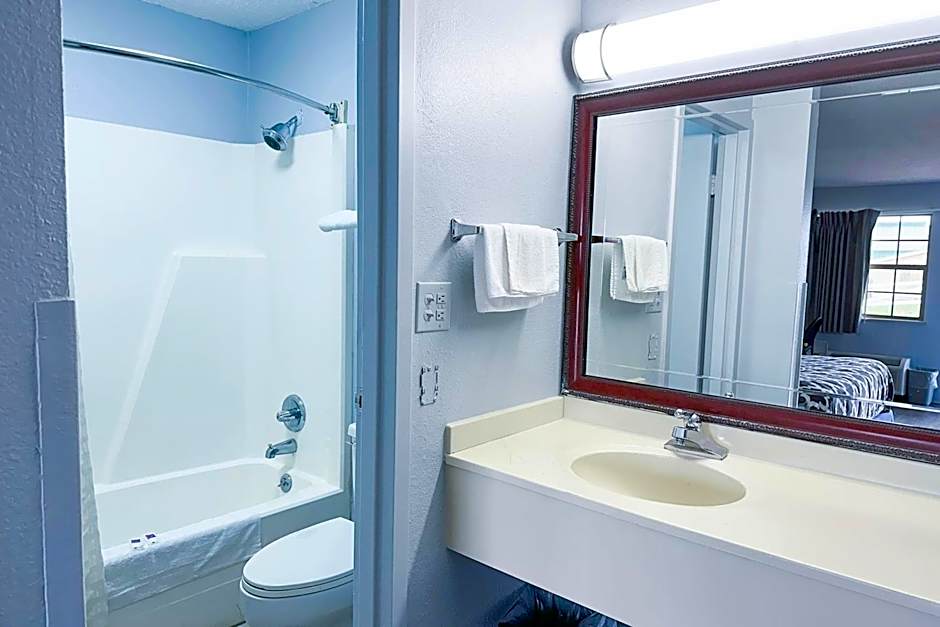 Happy Stay Inn Madisonville I-69 By OYO